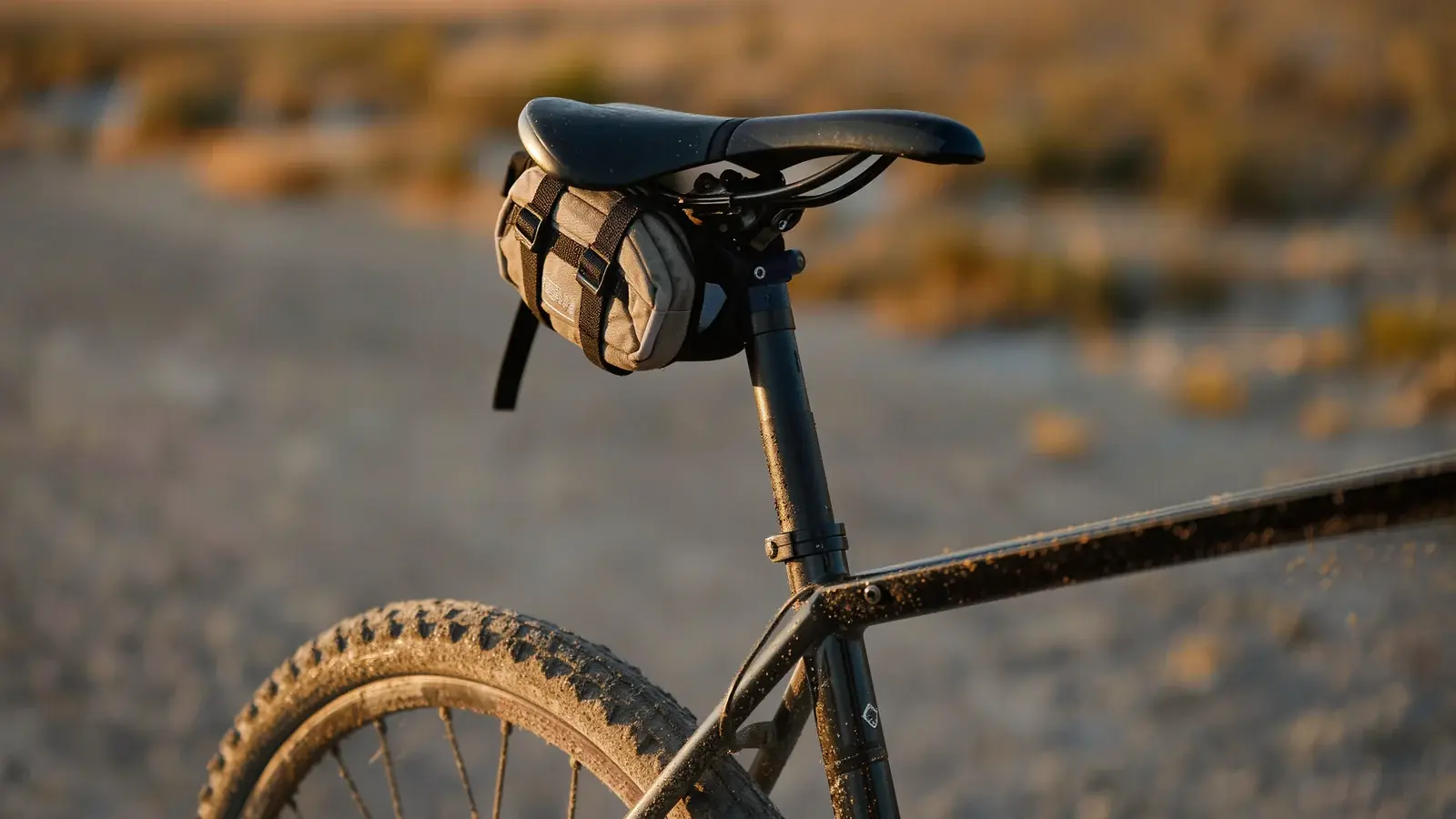 Selim de gravel racing ou de bikepacking? A diferença está no que ele faz com a vibração