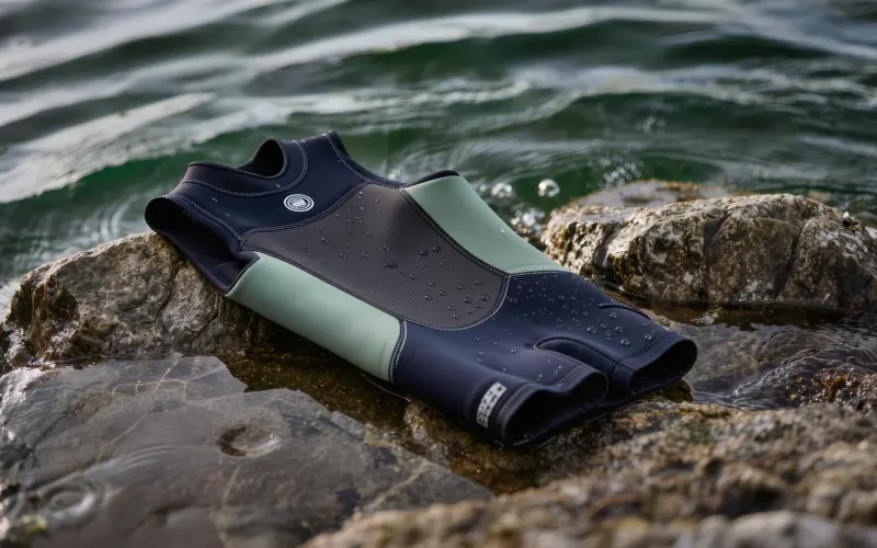 Água a 19°C não é friozinho: como o corpo perde calor e quando o wetsuit entra