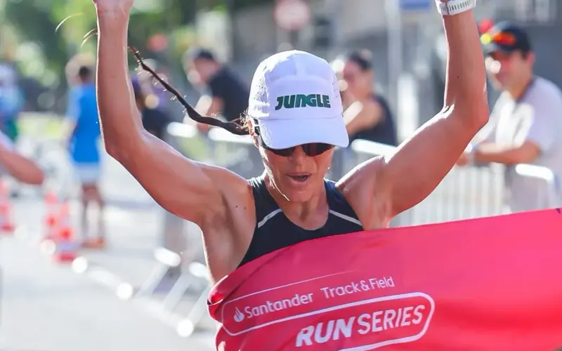 Carolina Carvalho vence os 21 km da etapa Fortaleza do Santander Track&Field Run Series