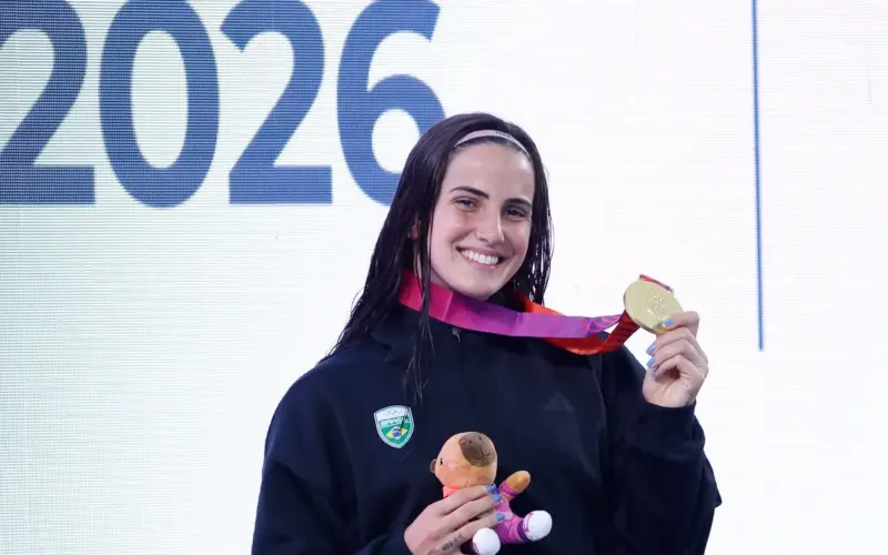 Atleta Rosa V, Gabrielle Roncatto conquista três ouros na natação em Santa Fé 2026